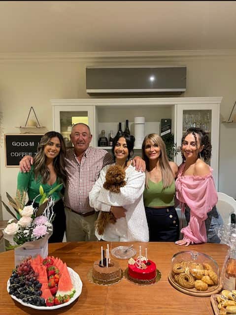 بشرى فرانسيس مع العائلة