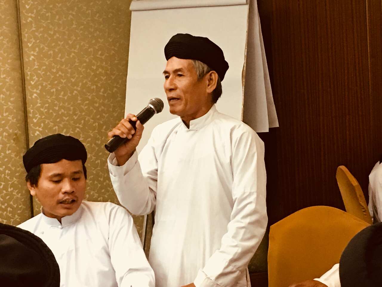 Mr Do Minh Duc gave a speech