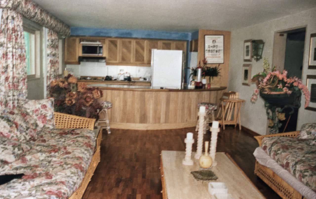 This is the livingroom and kitchen of the luxurious private prison, La Catedral, where Colombian cocaine kingpin Pablo Escobar was confined.