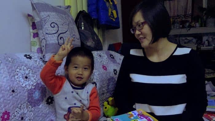 Daisy Yuan and her three-year-old son Niu Niu. (SBS News) 