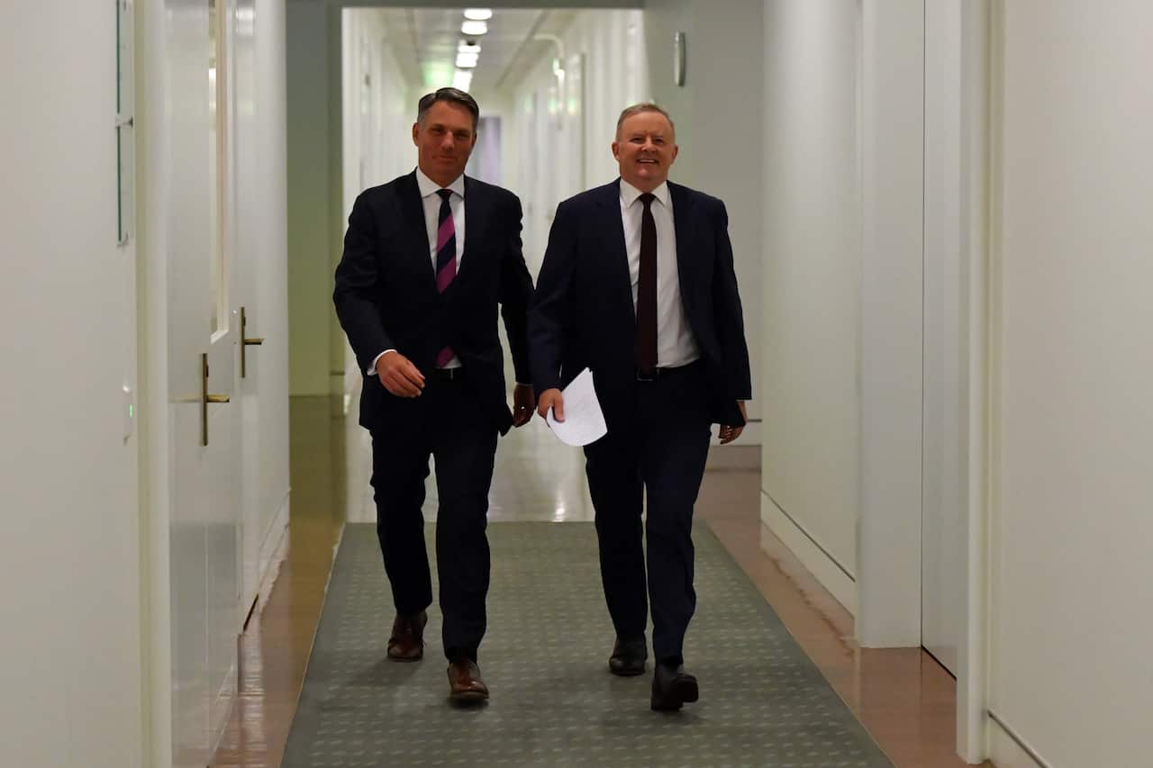 聯邦工黨領袖艾巴尼斯（Anthony Albanese）及副領袖馬利士（Richard Marles）宣布新內閣名單。