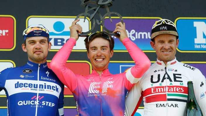 Alberto Bettiol sul podio del Fiandre