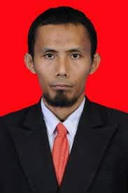 Dr Marzuki, dari Jurusan Fisika,  Universitas Andalas, Padang, Sumatera Barat