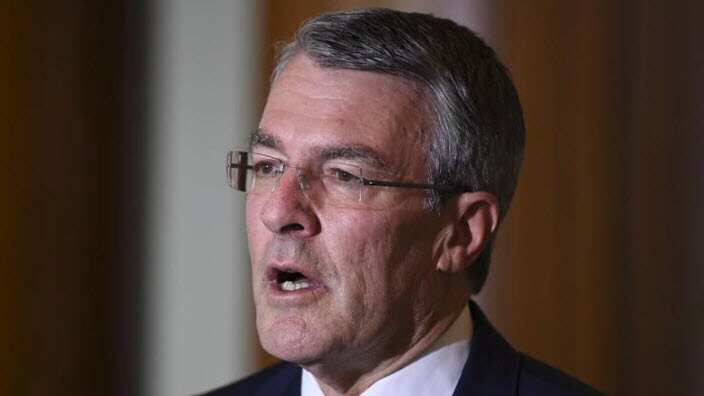 Mark Dreyfus wants the Prime Minister to intervene to disendorse Mr Hearn.