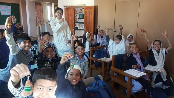School children showing the kangaroo souvenir from the Australian volunteer teacher, Martin Chia.