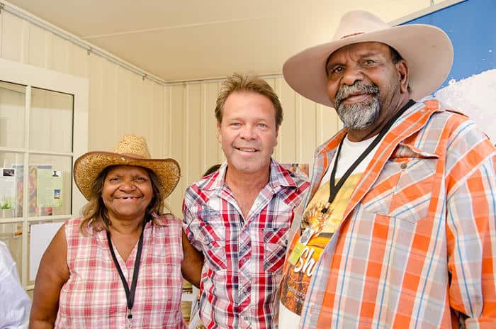Country singer Troy Cassar Daley mit Teilnehmern