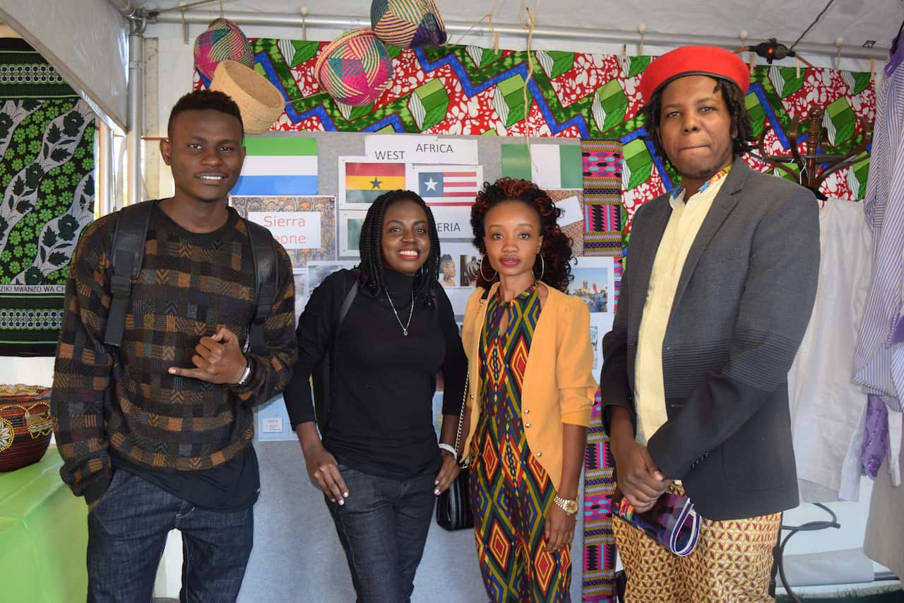 Msanii kutoka Burundi Foi na rafiki zake kutoka Albury-Wodonga