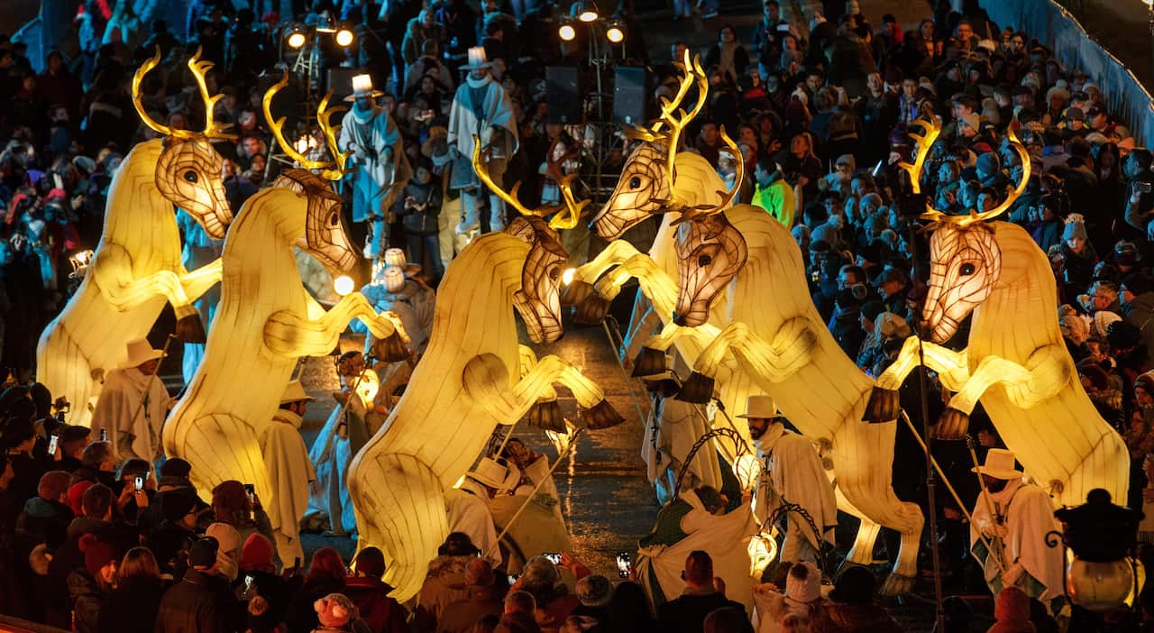 epa08096983 Cei Remue Menage from France perform during Hogmanay celebrations in Scotland's capital, Edinburgh, Britain, 31 December 2019. EPA/Robert Perry HANDOUT EPA COMMERCIAL FEED/EDITORIAL USE ONLY/NO SALES