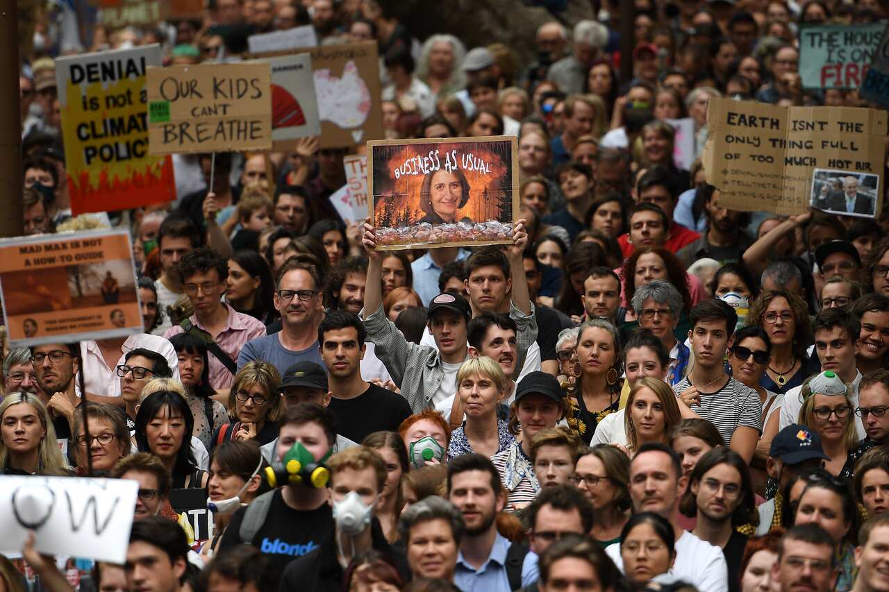 Several thousand march through Sydney's CBD, demanding political leaders do more to combat climate change.