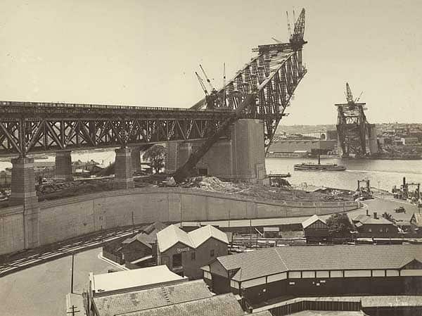 Early construction of Sydney Harbour Bridge