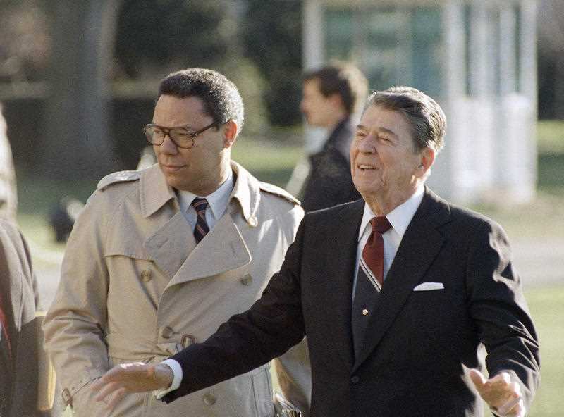 US President Ronald Reagan, accompanied by Colin Powell, leaves the White House in Washington, Dec. 16, 1988