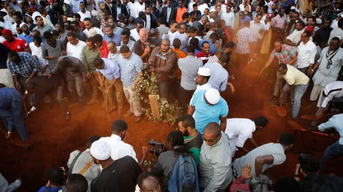 Wakenya washiriki katika mazishi ya walio uawa katika shambulizi lakigaidi katika hoteli ya DusitD2