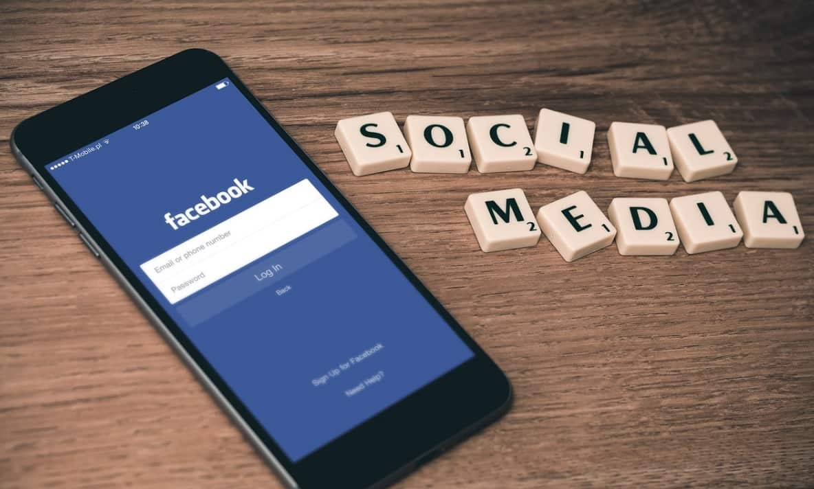Facebook threatens to ban Australians from sharing news