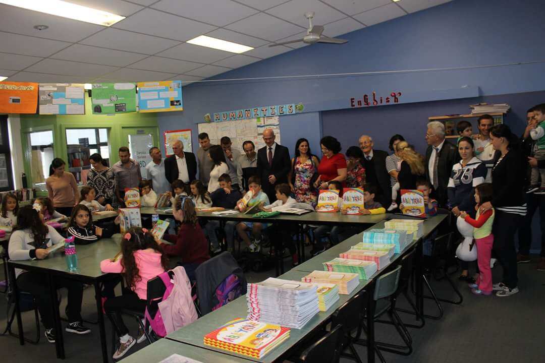 Prinderit dhe nxenesit ne shkollen e gjuhes shqipe / Melbourne Australi