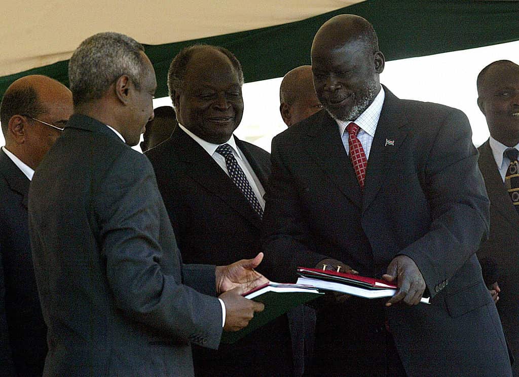 Sudanese Vice President Ali Osman Taha (L) and Sudanese People Liberation Movement Army leader John Garang (R) on 8 January 2005.