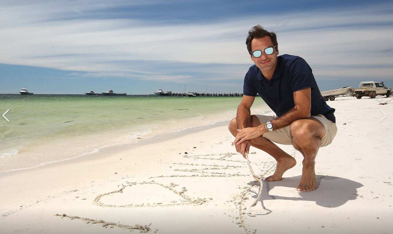 Roger Federer su una spiaggia del Western Australia
