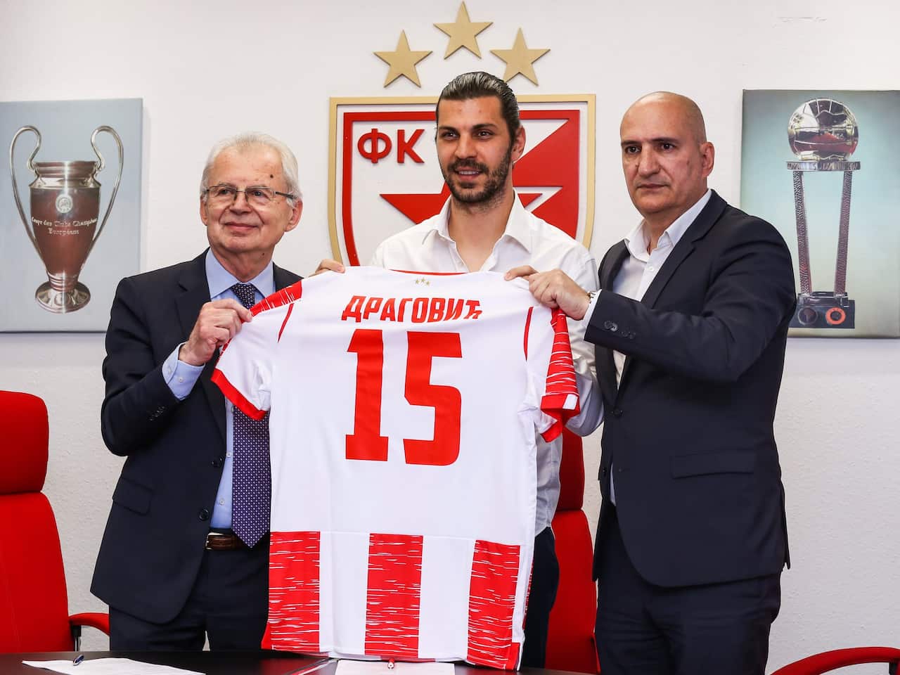 Former Bayer Leverkusen player Aleksandar Dragovic has signed on a three-year contract with the Serbian champion Red Star Belgrade