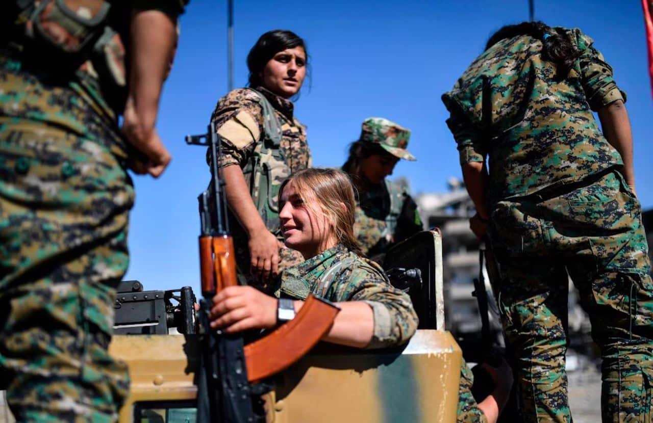 Kurdish female fighters