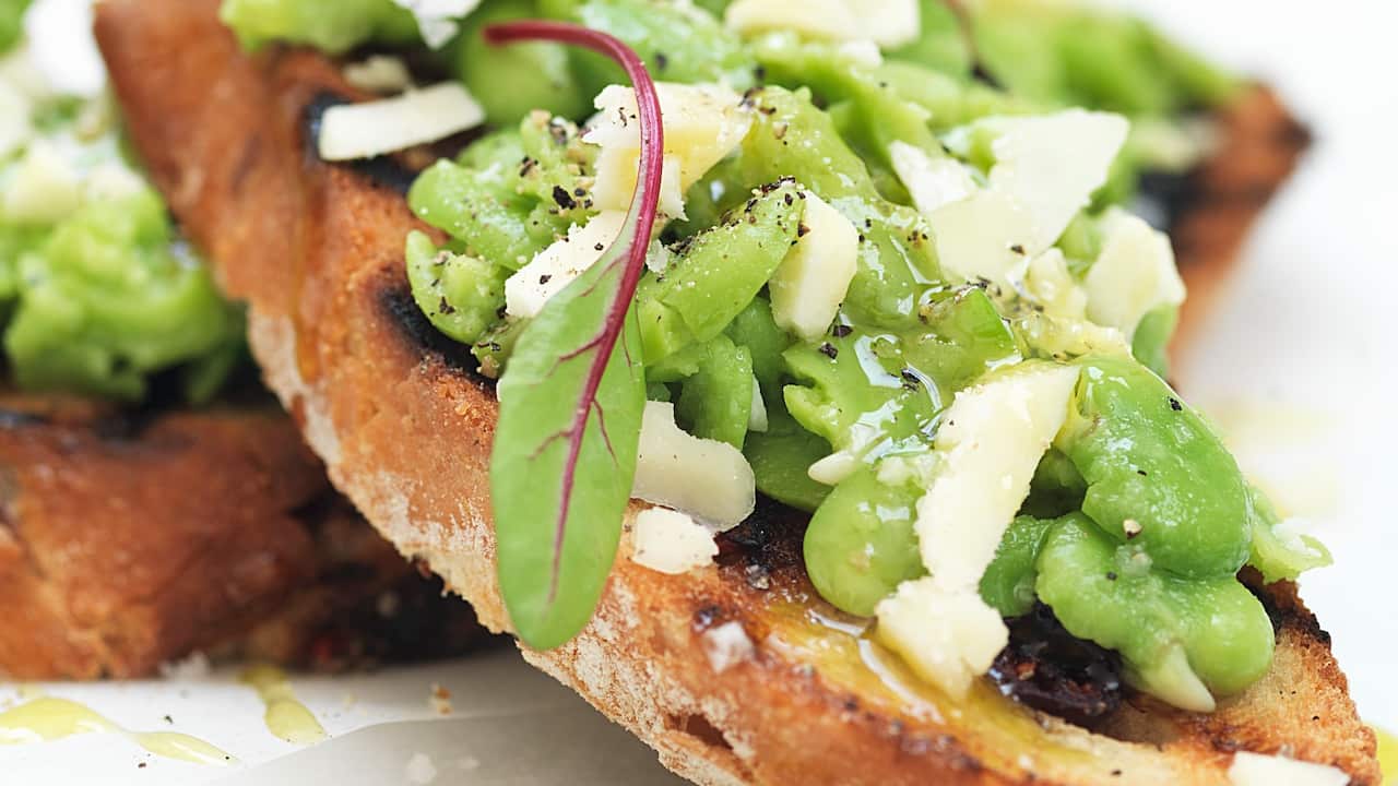 Bruschetta with broad beans and pecorino cheese