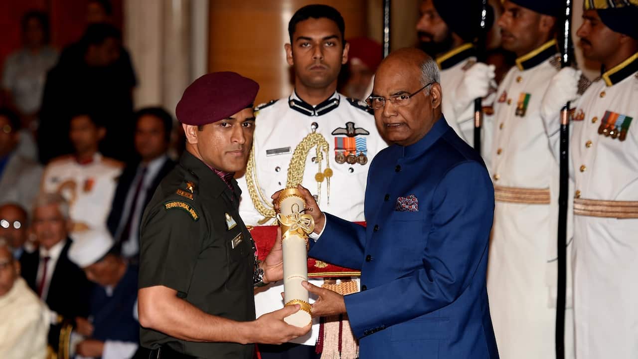 Indian President Ram Nath Kovind (R) confers the Padma Bhushan award to Indian cricketer Mahindra Singh Dhoni