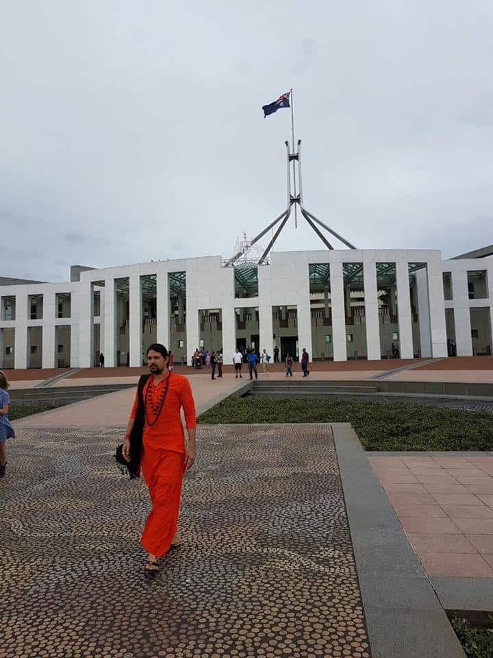 Anand Giri in front of Austrlian parliament. The picture was posted on 24 November 2016.