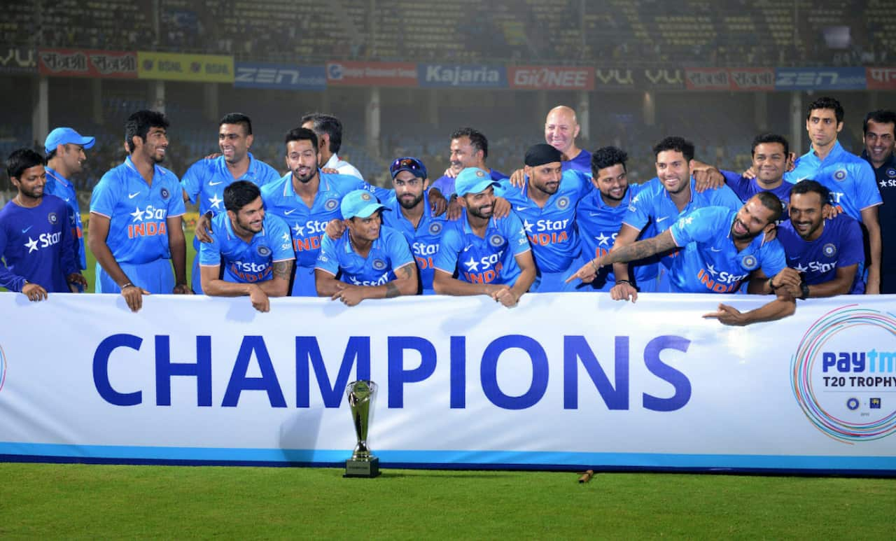 Indian cricket team poses with paytm champions Trophy