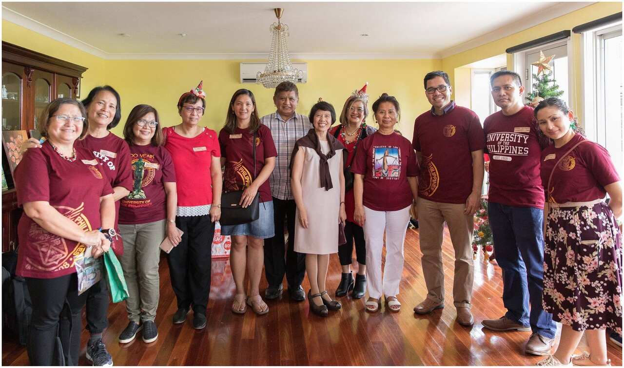 Argel, 4th from left, with members of the UP Alumni Association