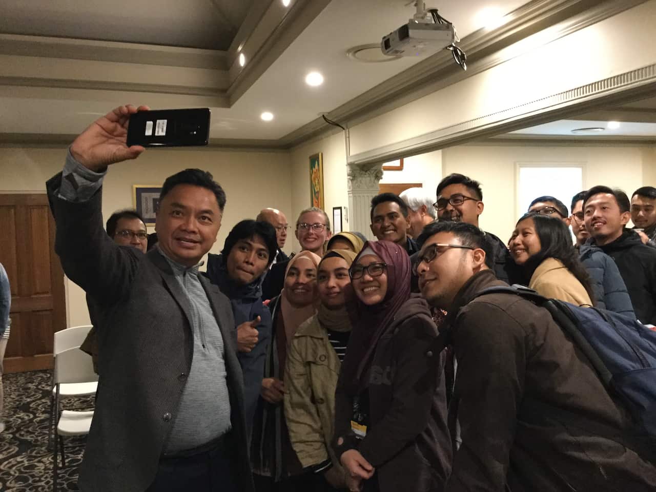 Dr Dino Patti Djalal with Indonesian youth in Sydney
