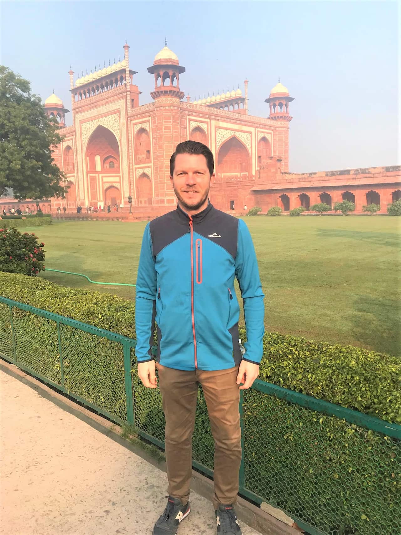 Australians travel to India