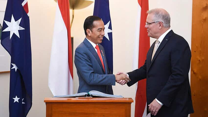 Indonesian President Joko Widodo and Australian Prime Minister Scott Morrison shook hands