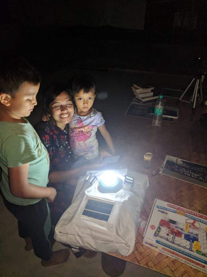 The detachable light can be used at home.