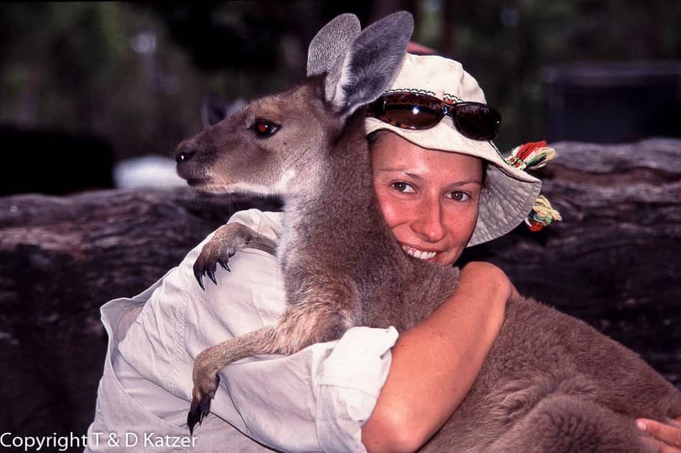 Tanja Katzer mit Ihrem Känguru namens Shiron.