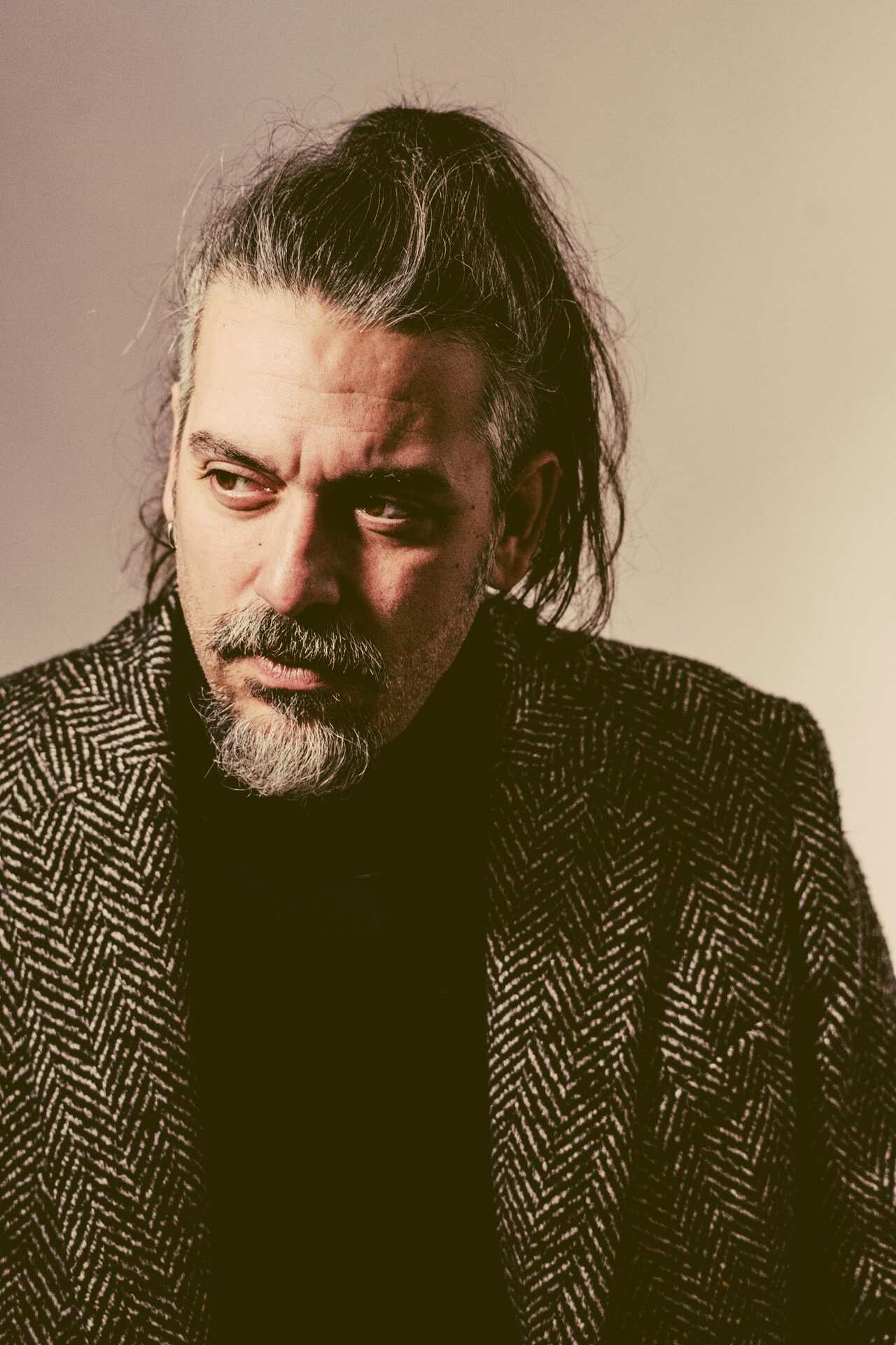 Dal 2013 Roberto Angelini partecipa a trasmissioni TV - prima Gazebo su Rai 3 e poi Propaganda Live su LA7 - dove esegue musiche dal vivo