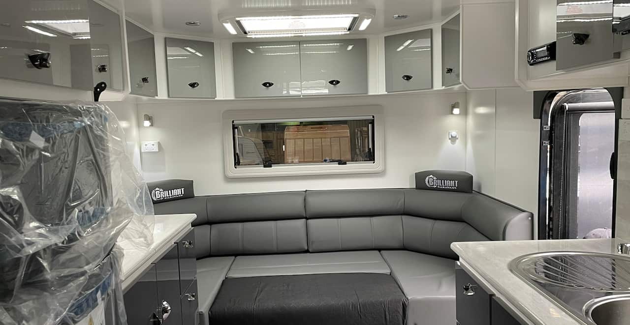 Living area in Brilliant caravan - Dou Yang