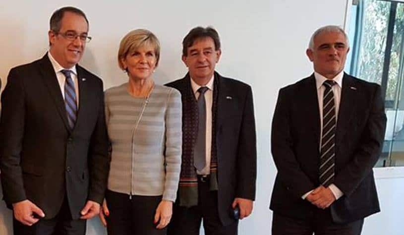 Delegación parlamentaria uruguaya con canciller Julie Bishop: José Carlos Mahía, Iván Posada, Jorge Pozzi.
