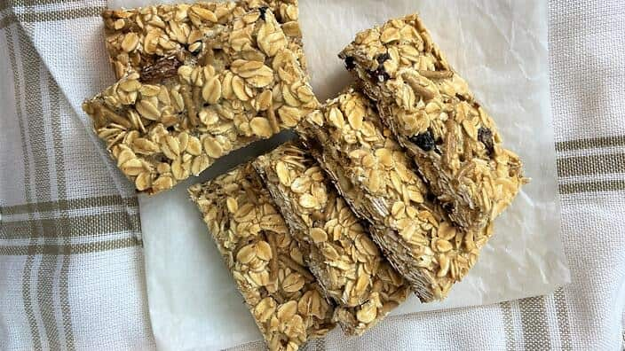 Two-ingredient muesli bars.