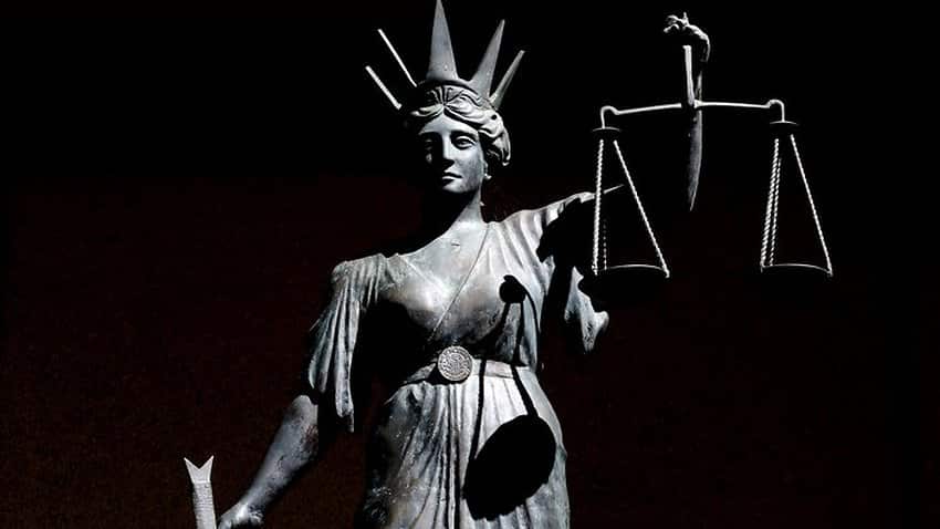 Stock picture of a statue of 'Lady Justice' or Themis, the Greek God of Justice, outside the Supreme Court in Brisbane, Tuesday, April 28, 2009. (AAP Image/Dave Hunt) NO ARCHIVING