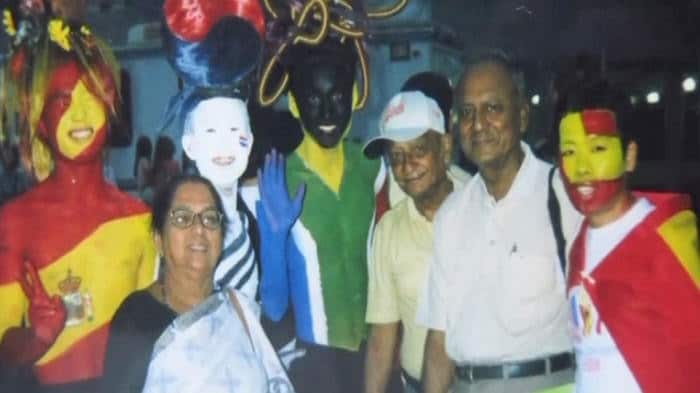 Football fans Pannalal and Chaitalee