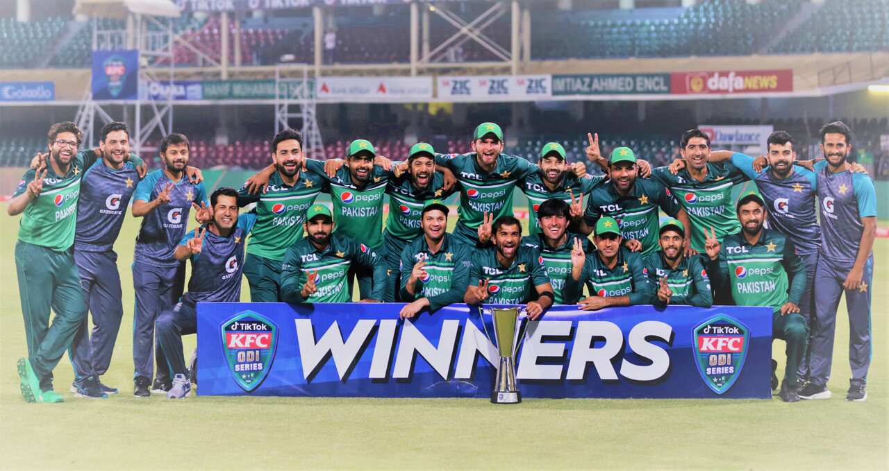 Pakistan's cricket team players celebrate with the trophy after winning over Australia on the third and final One Day International (ODI) cricket match between Pakistan and Australia at the Gaddafi Cricket Stadium in Lahore, Pakistan,
