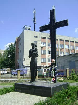 Пам'ятник Жертвам Голодомору в Україні у Броварах.