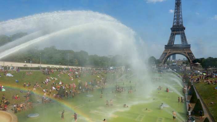 Paris Swelters Amid European Heatwave