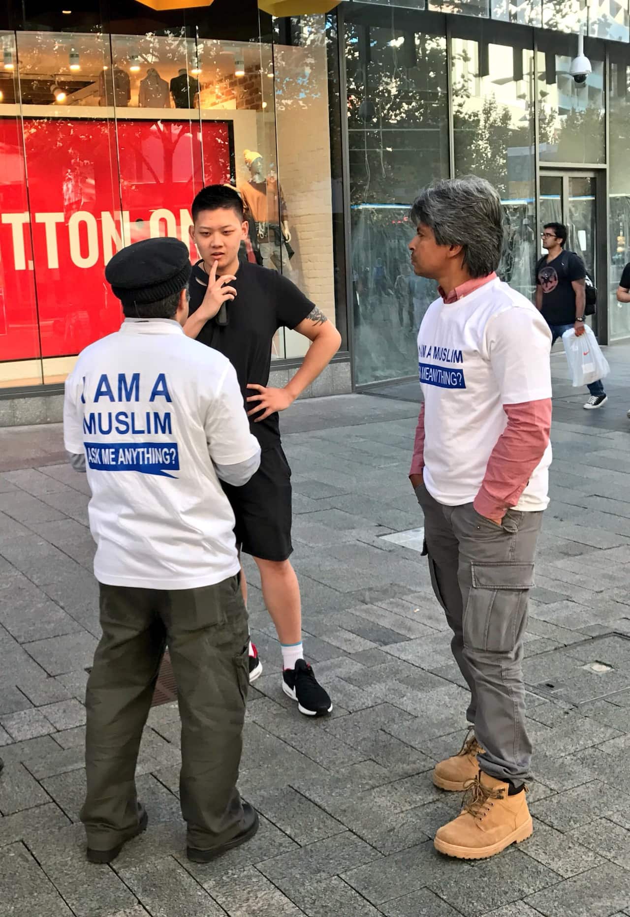 Ahmediyya Muslim community members in Perth CBD