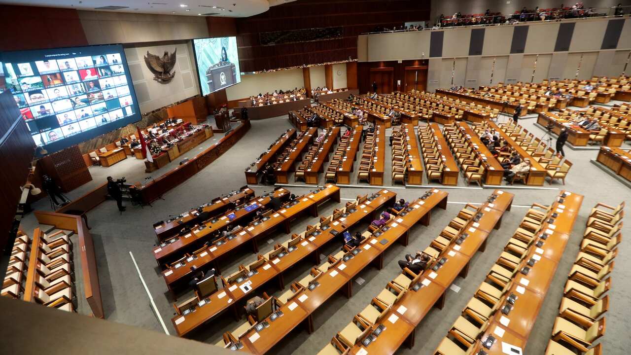 The plenary meeting of Indonesia's parliament as they pass the Sexual Violence Bill in Jakarta, Indonesia, 12 April 2022. 