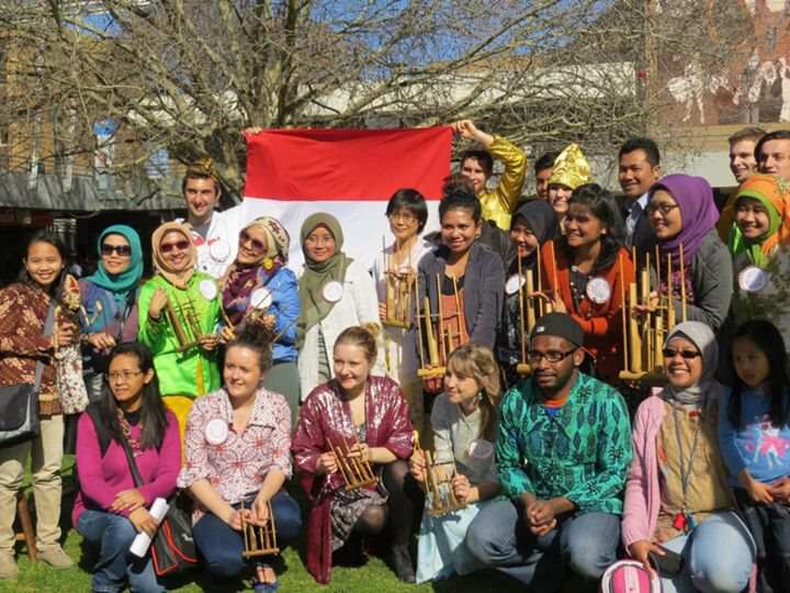La Trobe University recently proposed the closure of some subjects, including Indonesian at the end of 2021.  