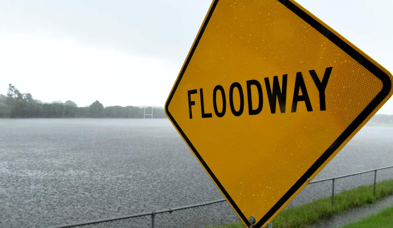 Signo de evacuación en inundaciones.