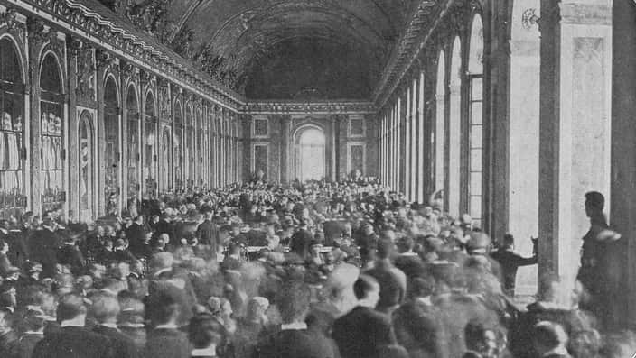 Dignitaries gathered in the Hall of Mirrors