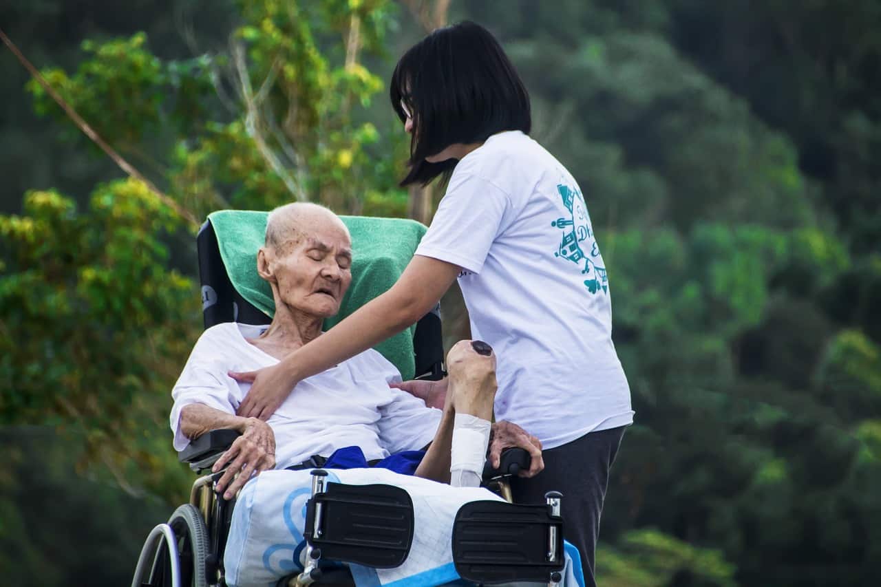 Elderli in wheel chair choking- Pixabay