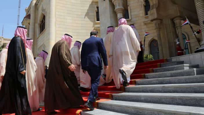 The Saudi delegation arrive at the Iraqi presidential palace to meet the Iraqi president in Baghdad