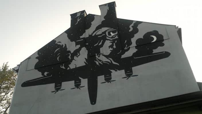 Mural przy ul. Dąbrowskiego 14 w Krakowie poświęcony Liberatorowi Allana Hunter Hammeta