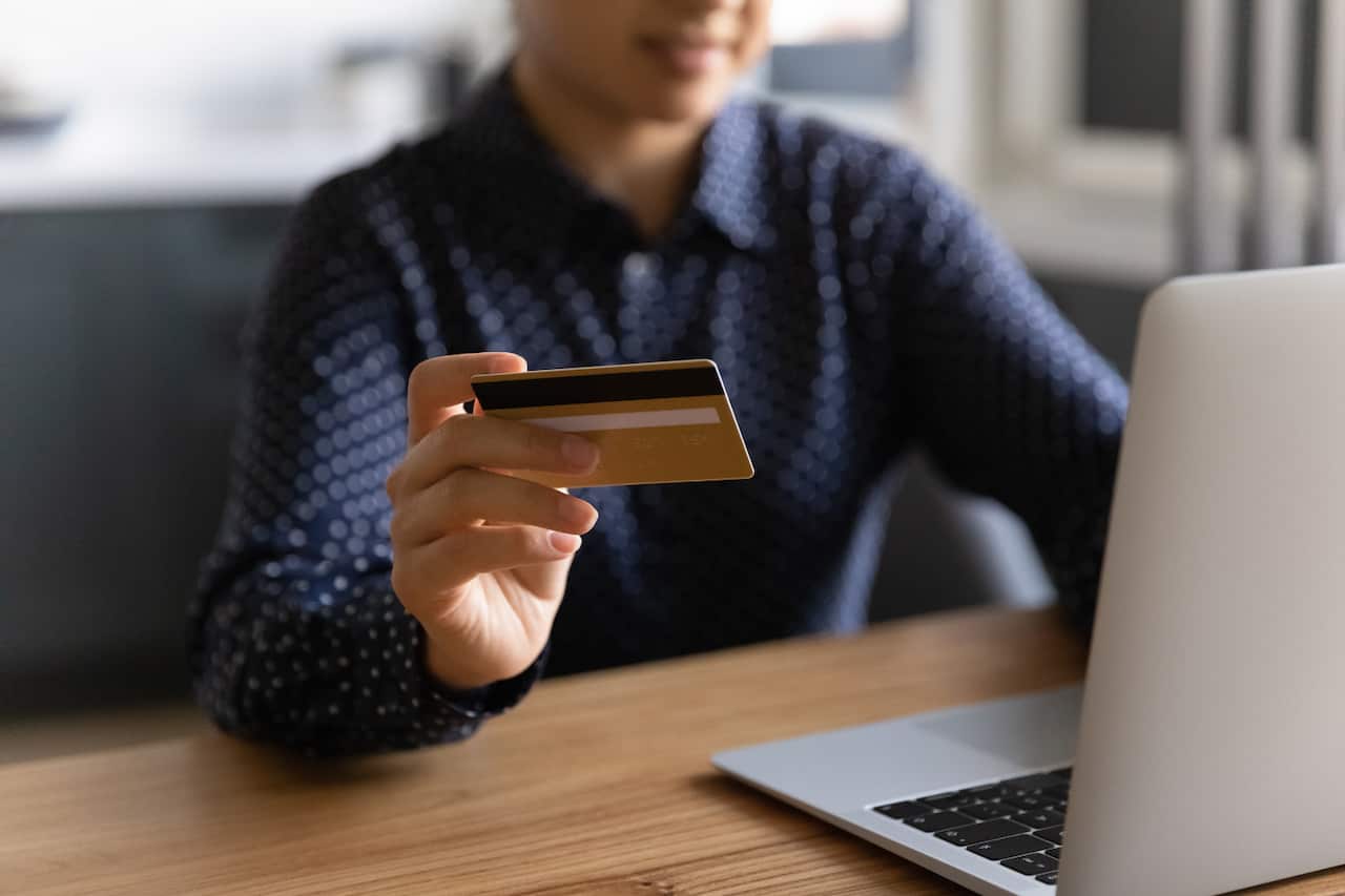How to avoid online scams this holiday season